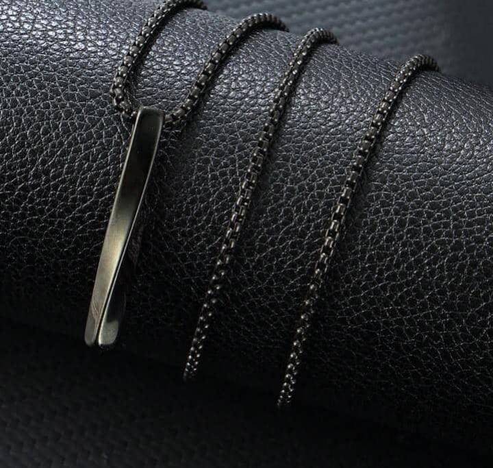 Collier torsadé à pendentif géométrique - Du Chic Chez Vous