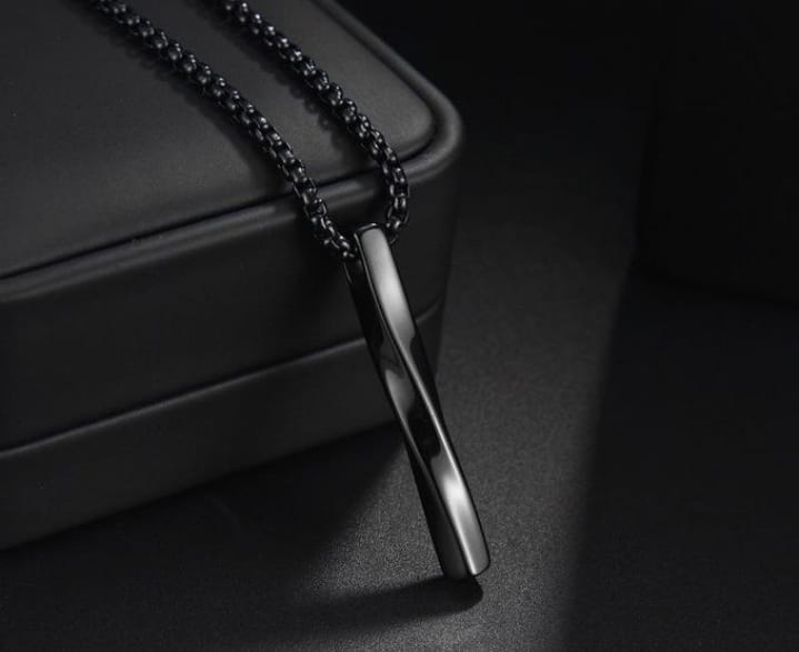 Collier torsadé à pendentif géométrique - Du Chic Chez Vous
